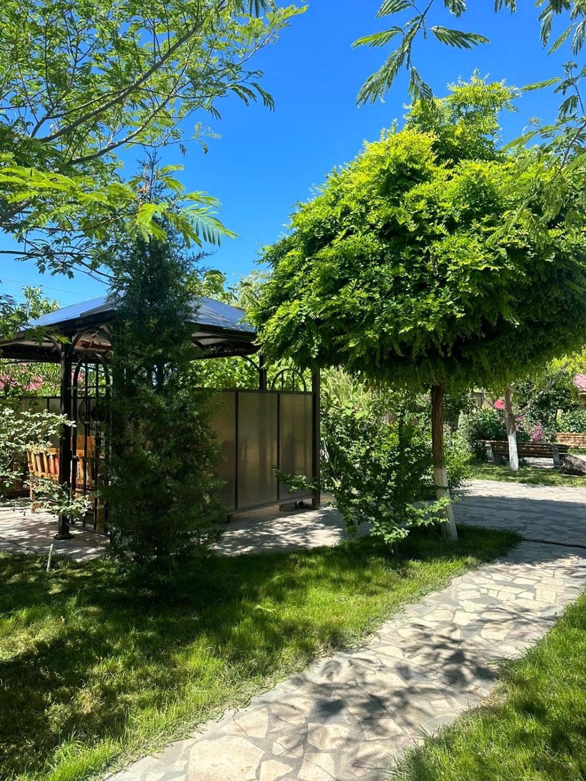 Ralina Restaurant And Hotel Davalinskiy Tsemzavod Екстериор снимка